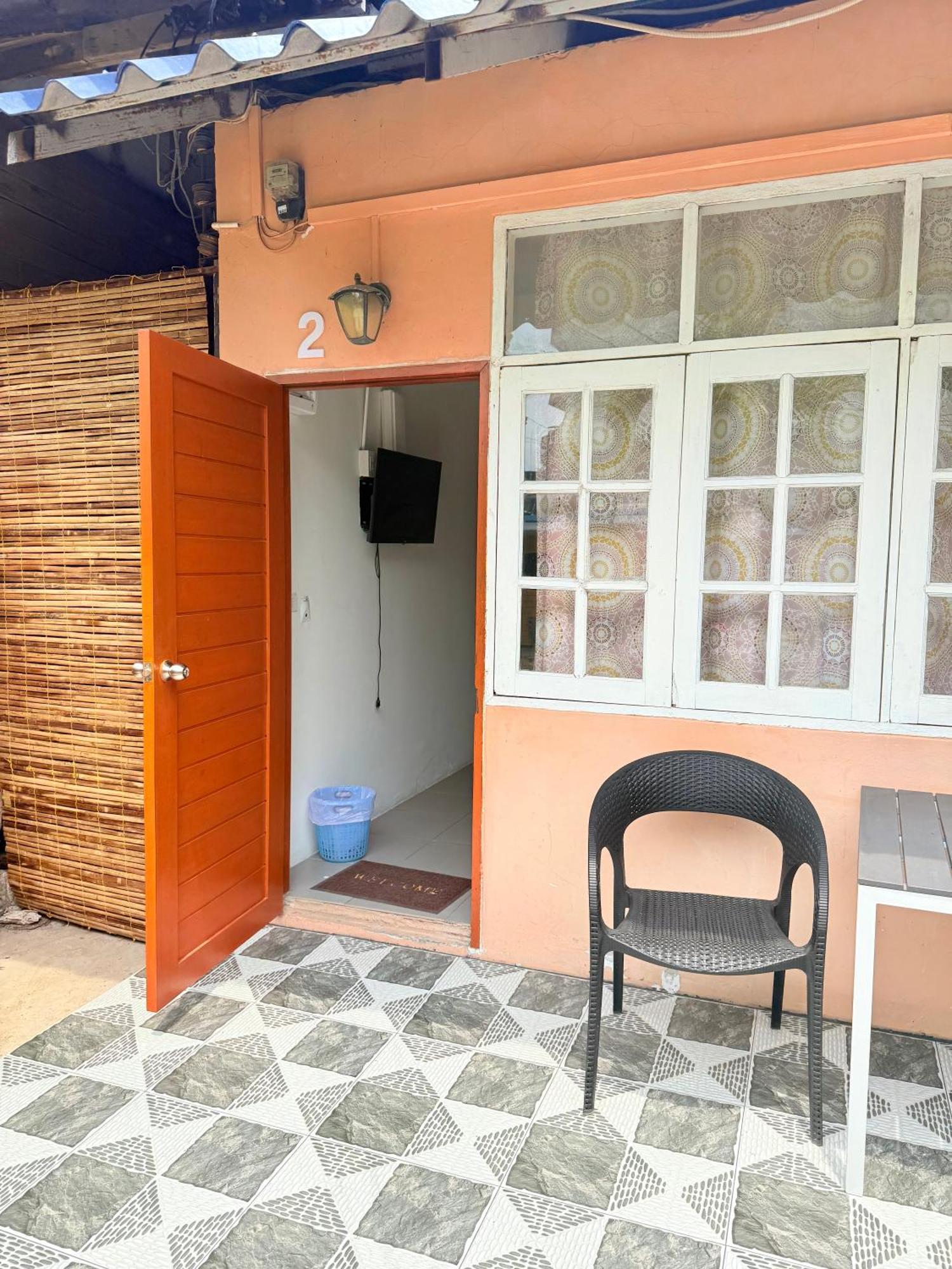 Harry'S Beach Club Ban Phe Exterior photo